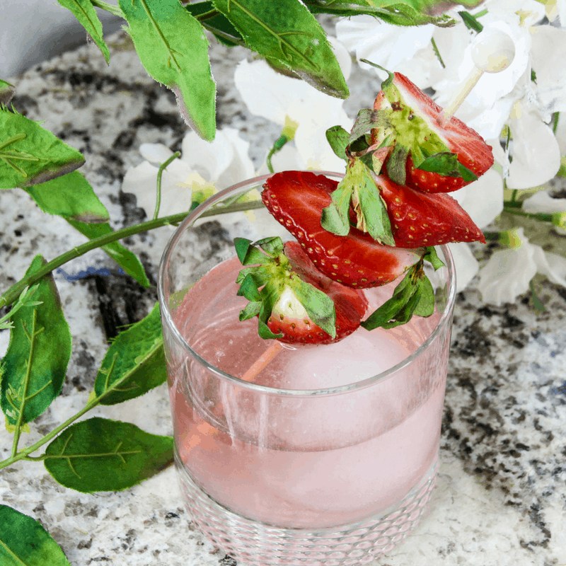 Skinny Strawberry Gin Cocktail Recipe