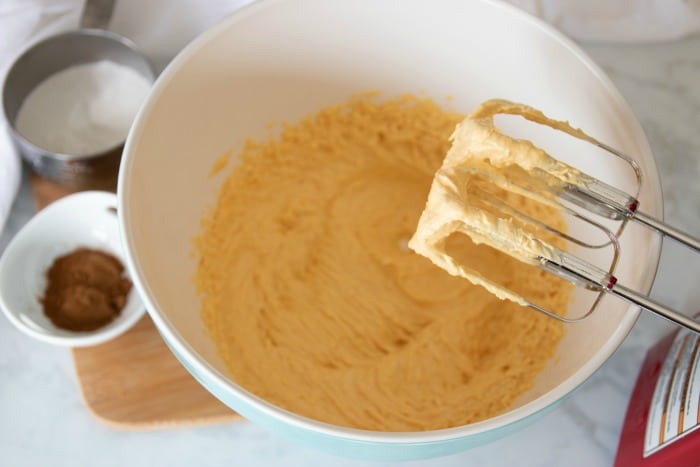 Blend cream cheese, butter, puréed pumpkin and coconut oil. 2